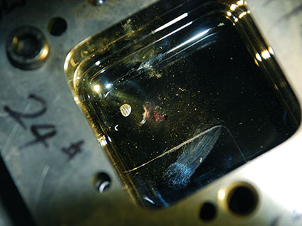 <a href='http://m.honghai88.cn/product/3.htm' class='text_a'>模具激光焊機</a>修復鏡面模具效果